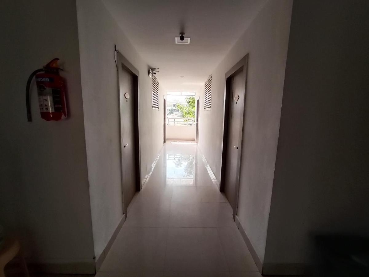 La Riviera Suites Хидерабад Екстериор снимка