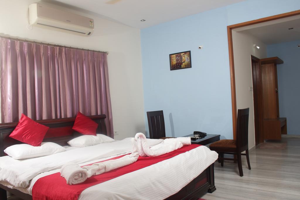 La Riviera Suites Хидерабад Екстериор снимка