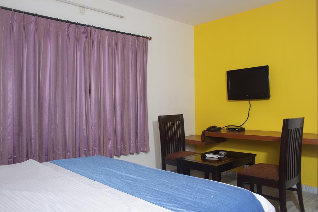 La Riviera Suites Хидерабад Екстериор снимка