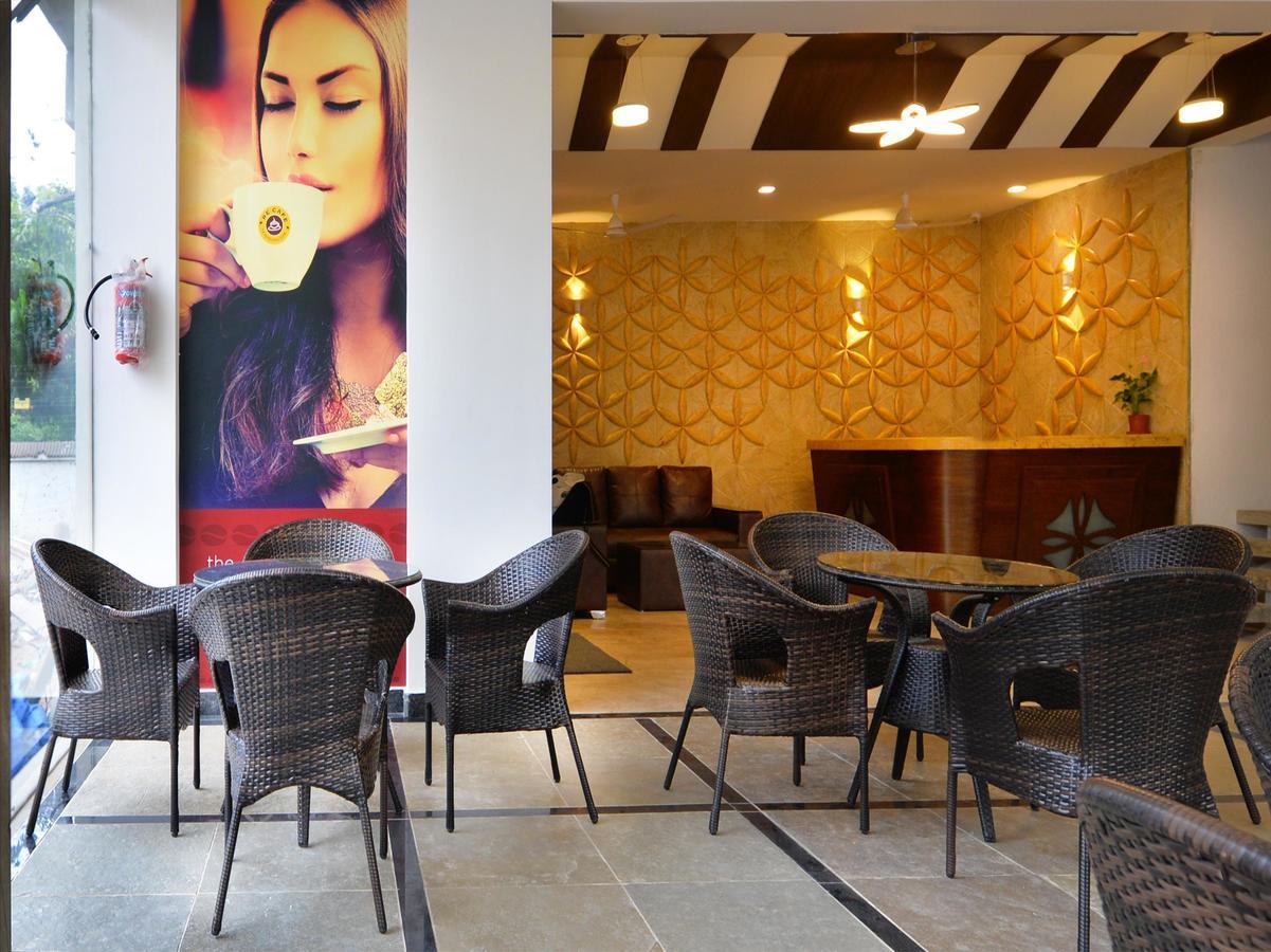La Riviera Suites Хидерабад Екстериор снимка