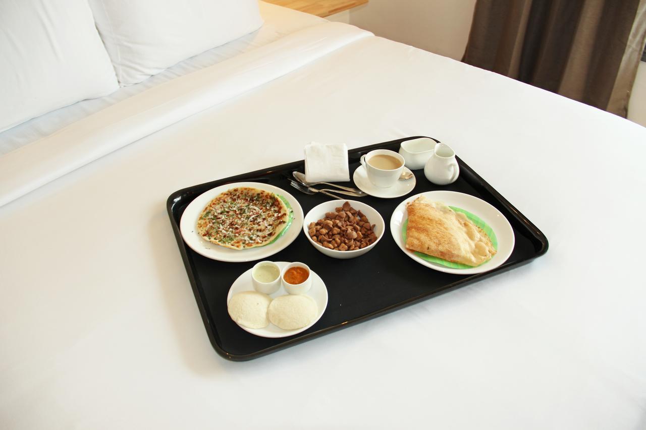 La Riviera Suites Хидерабад Екстериор снимка